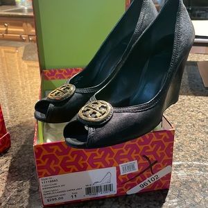 tory burch aurelia wedge sandal size 11